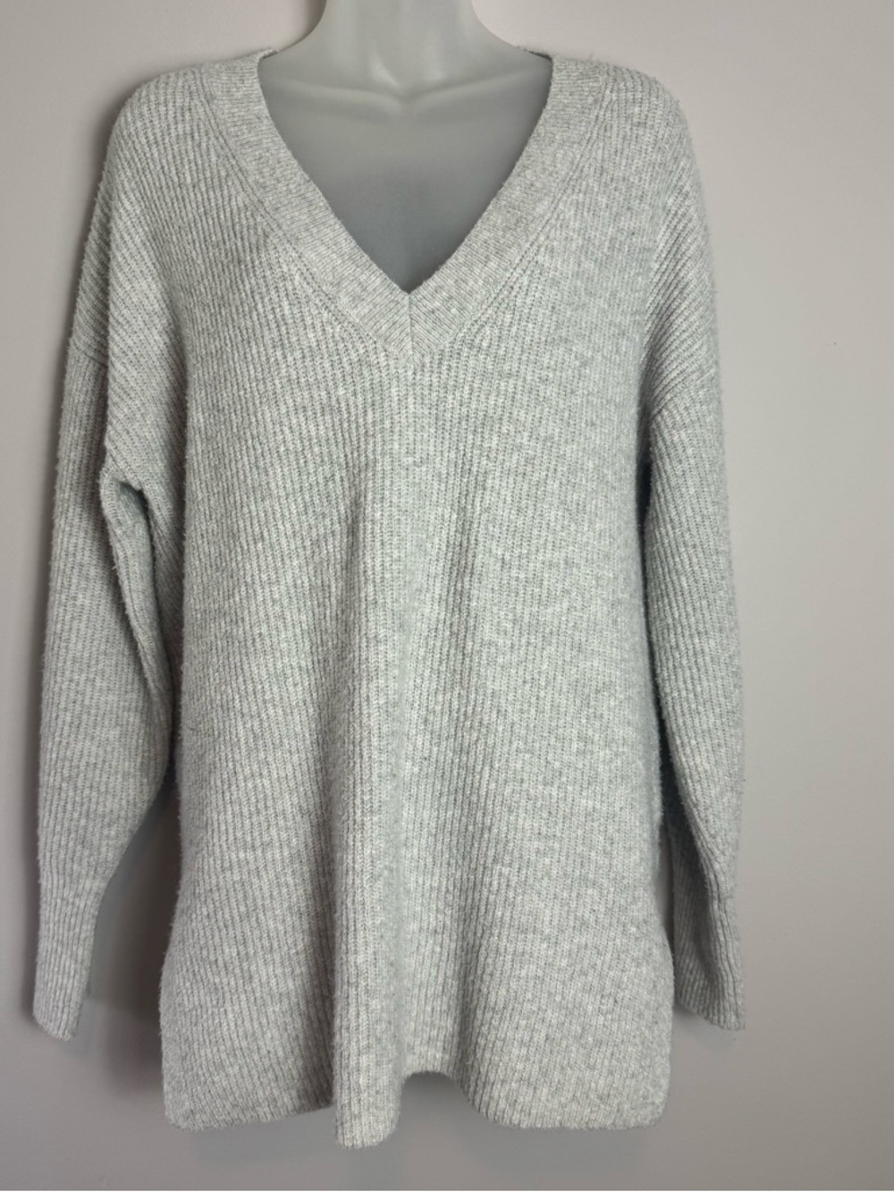 Halogen Light Gray Ribbed V-Neck Sweater Size Small - Picture 3 of 9